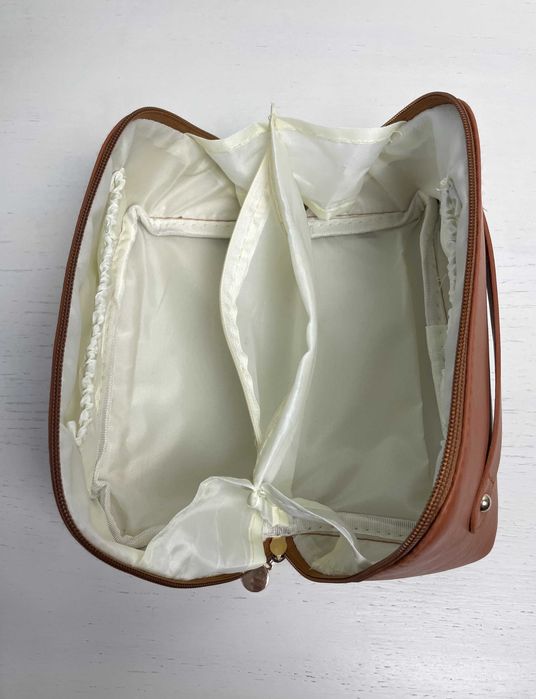 Kosmetyczka jasno-brązowa, rozkładana 21 cm