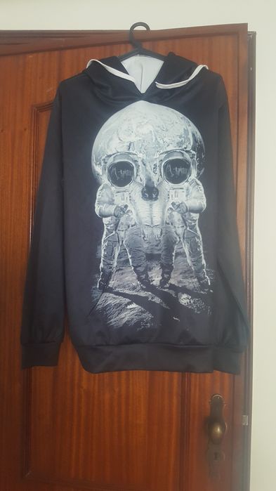 Sweat preta com capuz, tecido acetinado, NOVA