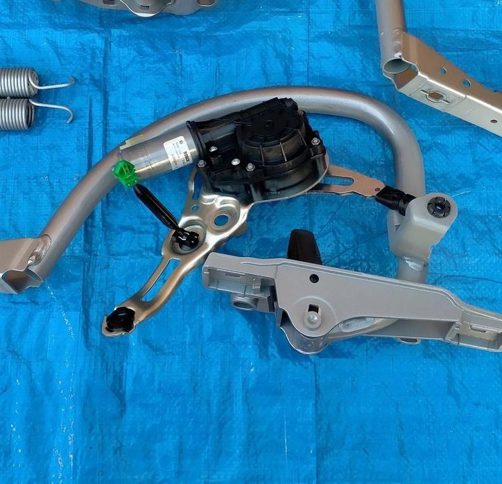 MERCEDES C Klasa W206 SEDAN / MECHANIZM TYLNEJ KLAPY / ORYGINAŁ