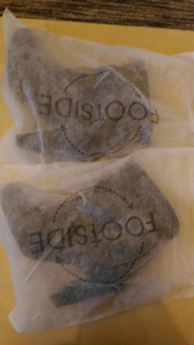 Botins pretos em pele, marca Entrepés, Tam 36.