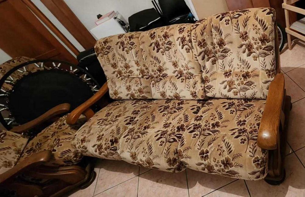 conjunto de sofá + 2 cadeirões em madeira