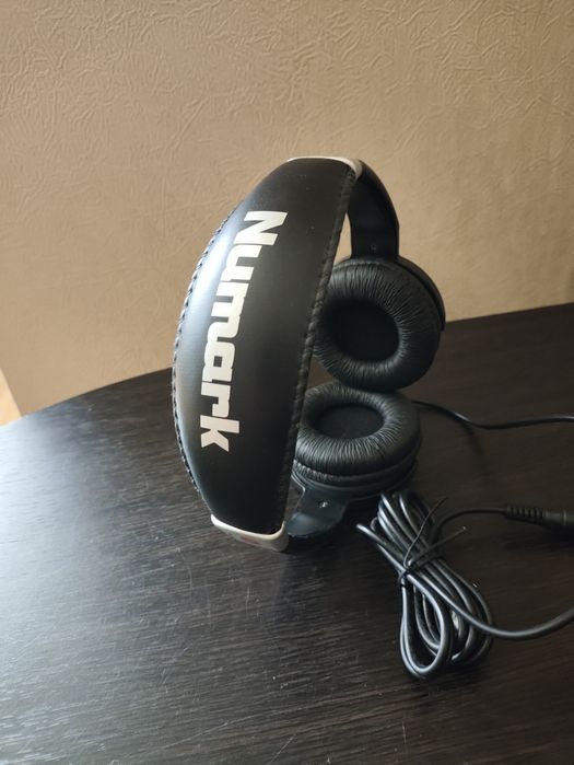 Дротові DJ-навушники Numark HF125