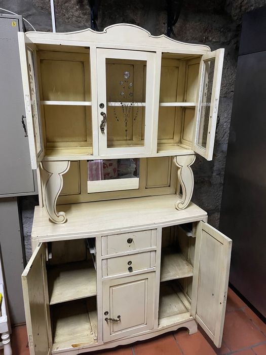 Movel Vintage bem estimado, com as medidas 195x104x42