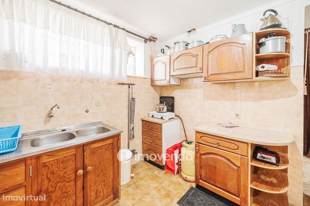 Quinta isolada T3+1 com áreas amplas e terreno de 2022m², em Colares
