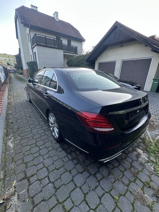 Mercedes-benz e220d uszkodzony w całości lub na części