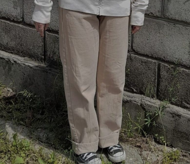 прямі світлі джинси