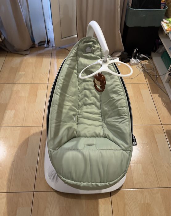 Крісло-гойдалка / заколисуючий центр 4moms MamaRoo 5.0