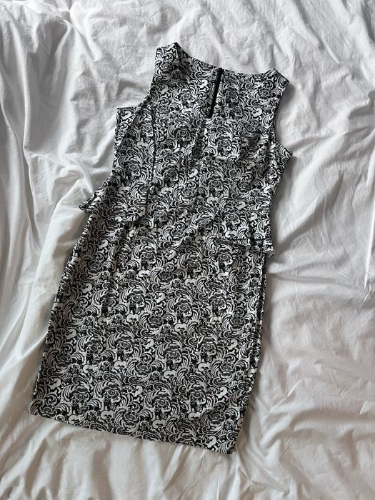 Sukienka elegancka wieczorowa w kwiaty czarno biała