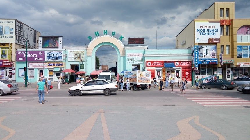 Продам топове приміщення біля ринку