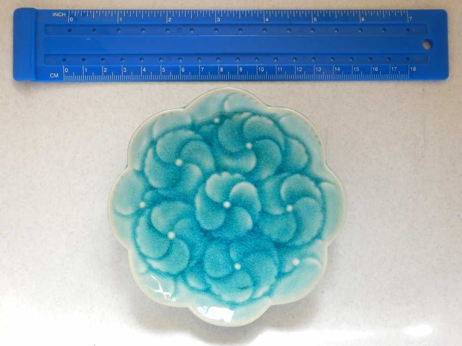 Blue porcelain plates with floral patterns431153523669094401