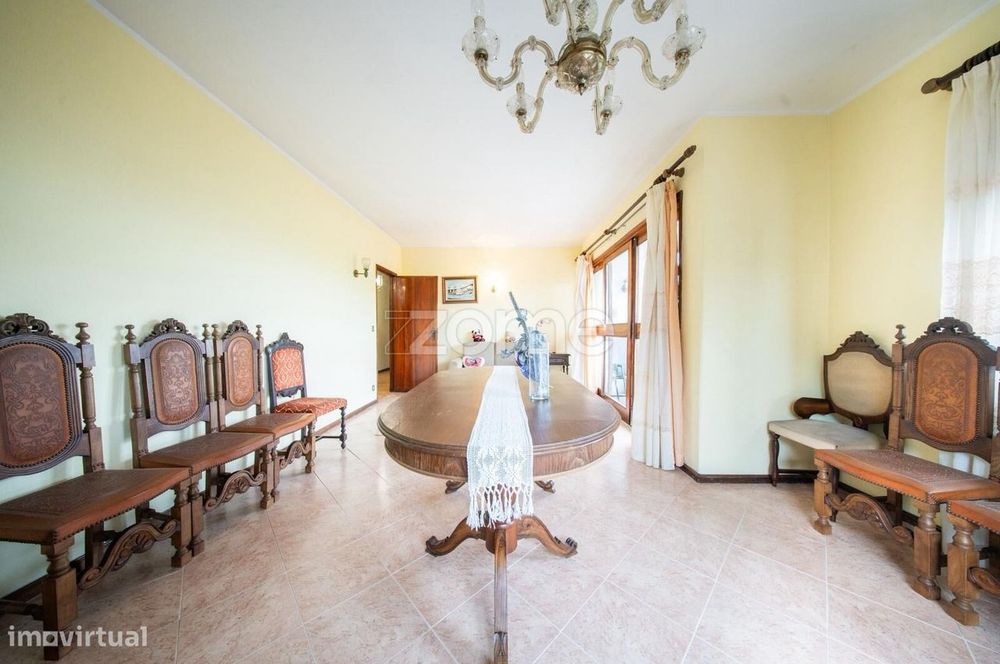 Moradia T4 com amplas áreas e elevado potencial em Mancelos