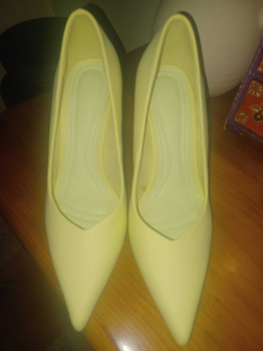 Sapatos verde alface da Stradivarius