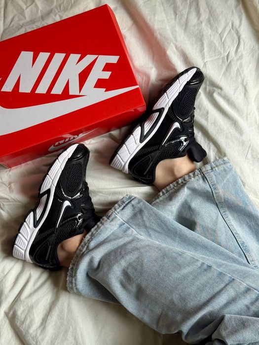 Nike V5 RNR Black&White  ar00543
