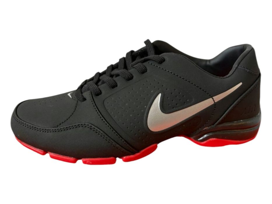 NIKE Toukol III 42/43 wkł. 27,5 cm buty sportowe czarno-czerwone