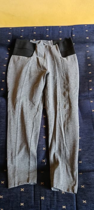 Szare legginsy firmy Esmara.