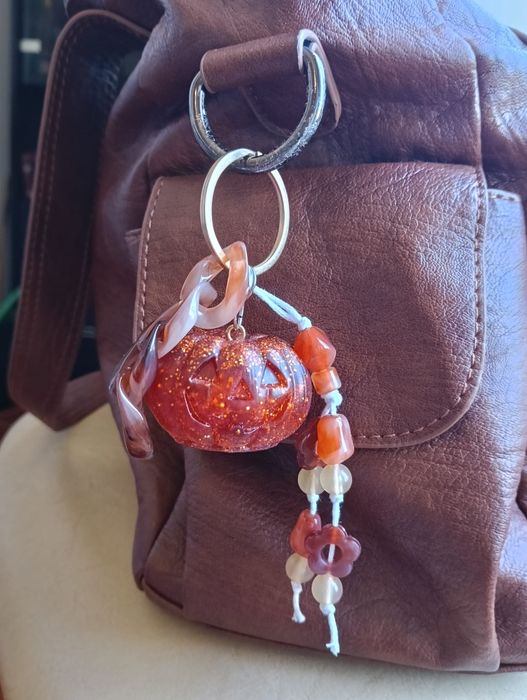 Bag charm artesanal abóbora Halloween