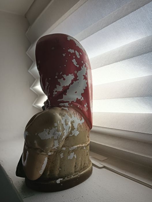 Busto menina com flores