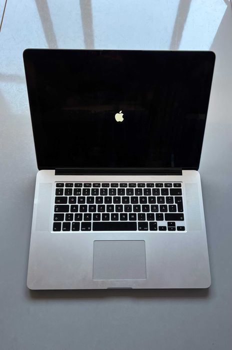 Apple MacBook Pro 15 2014 - 2.5GHz Quad-Core i7 16GB RAM 256GB