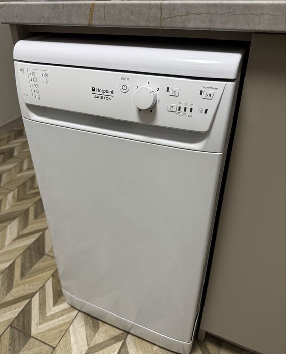 Посудомойка Ariston LSF 712