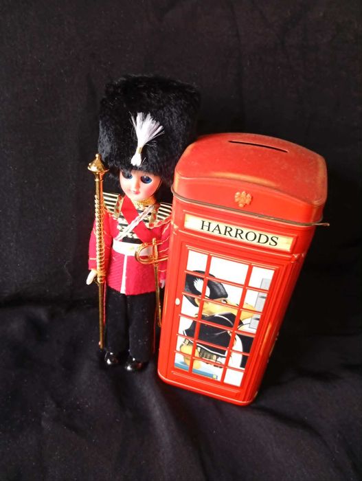Colecção londrina - guarda real e mealheiro harrods