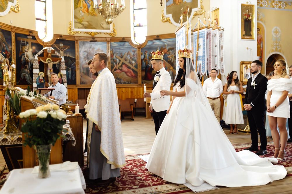 Продаю весільне плаття ( піджак теж)Львів