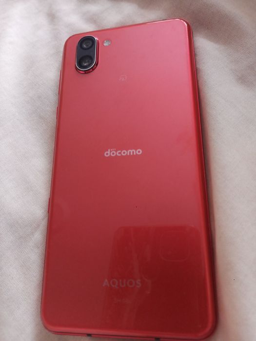 Sharp Aquos R3 смартфон