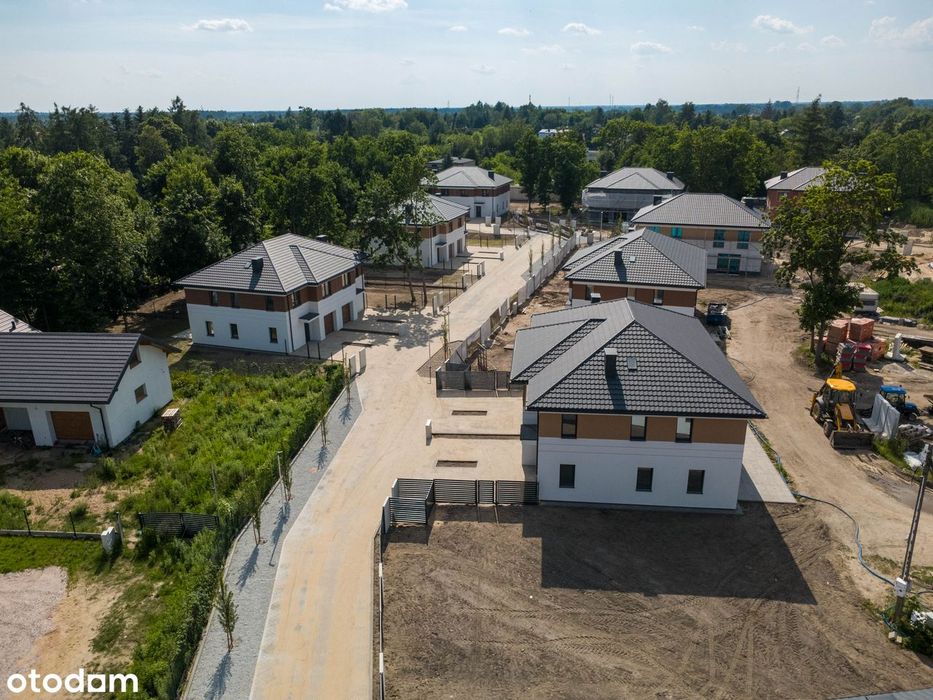 Domy na nowym osiedlu w spokojnej okolicy