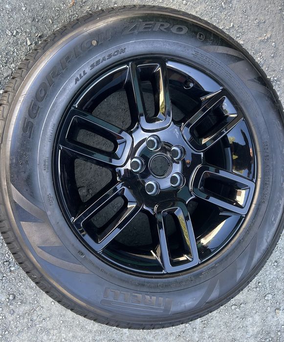 Land Rover Defender nieuzywane kolo z opona Pirelli 255/65 R19