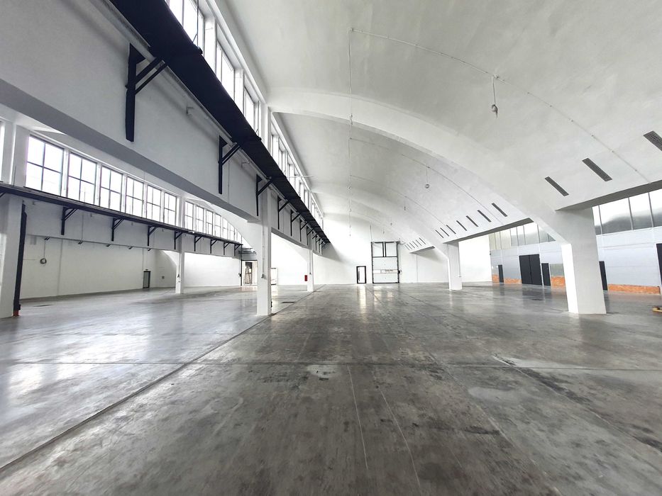 Wynajem magazynu z biurami, doki, rampa - 1424 mkw