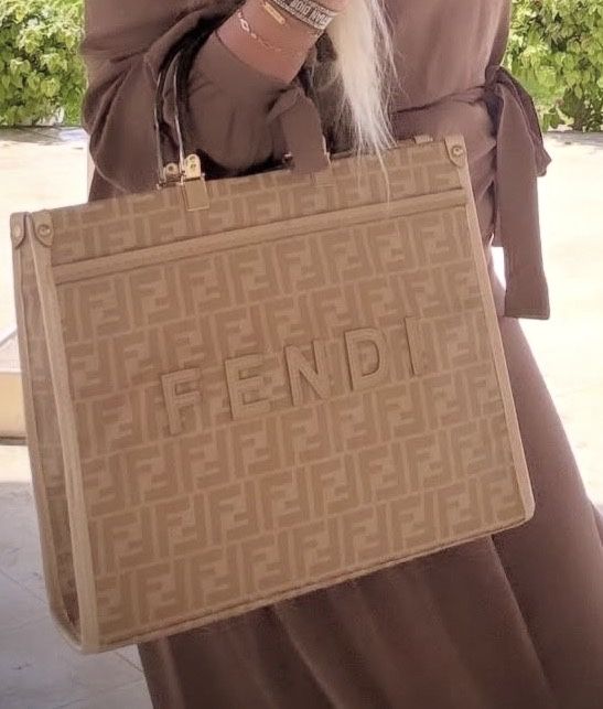 Beżowa shopperka fendi