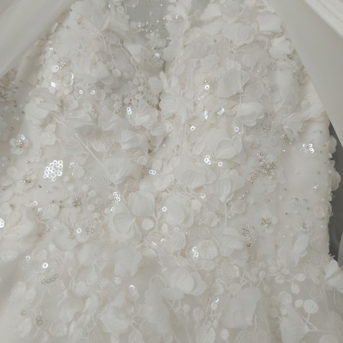 Suknia ślubna z kwiatkami 3d
