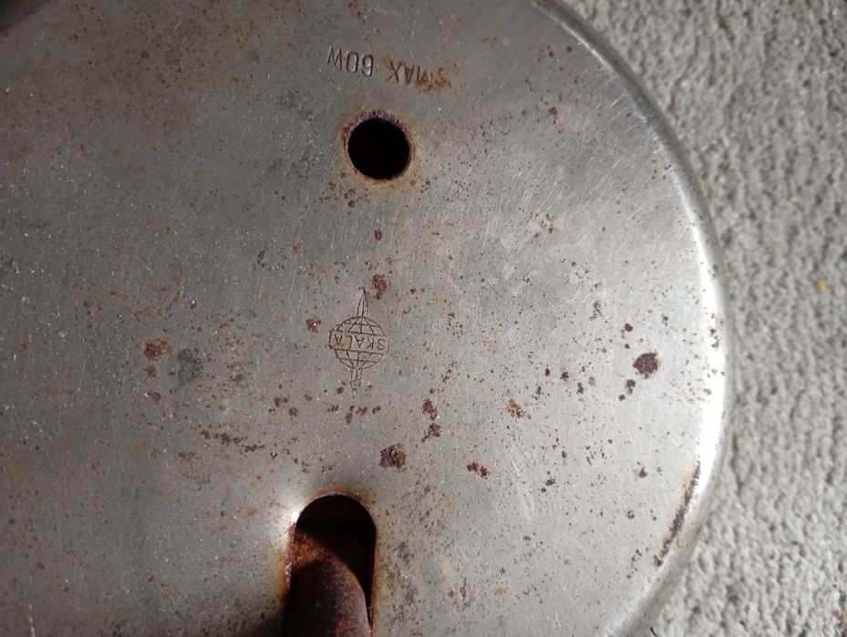 Stara lampa biurkowa skala