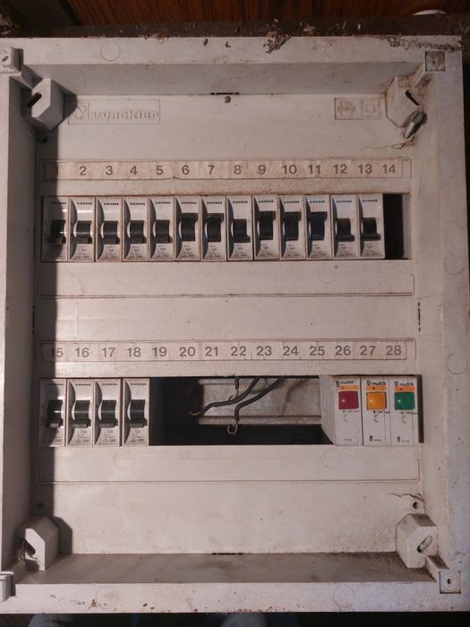 Quadro elétrico com caixa