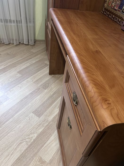 продам письменный стол и шкаф