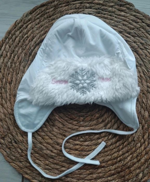Elegancka czapka biała zimowa 46 cm dziewczynka