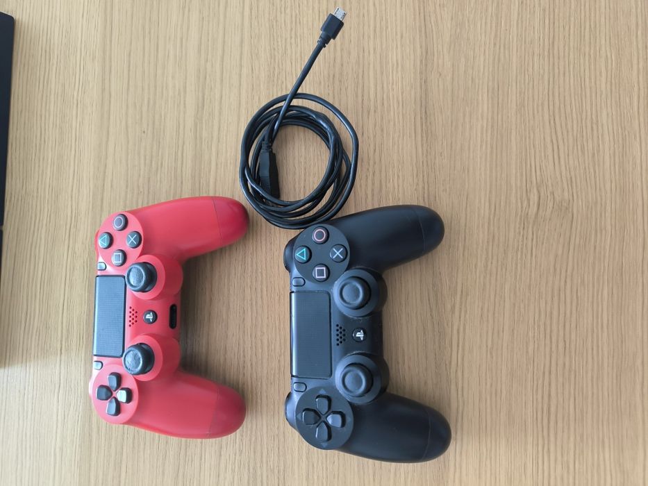 PS4 500 GB + 2 comandos + Jogos