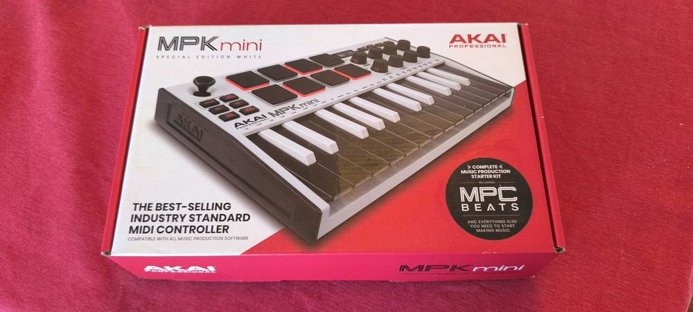 Teclado branco Akai MPK mini 3 - controlador MIDI (Musical Instrument Digital Interface) USB