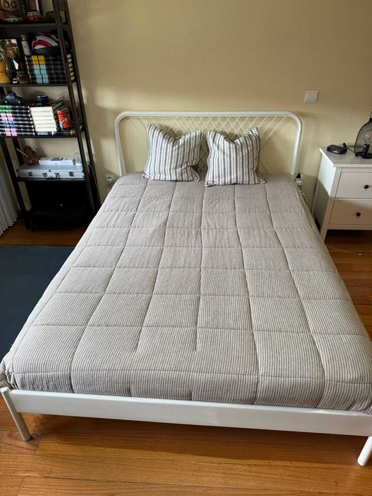 Cama de metal + colchão - ótimo estado - Mudança de casa