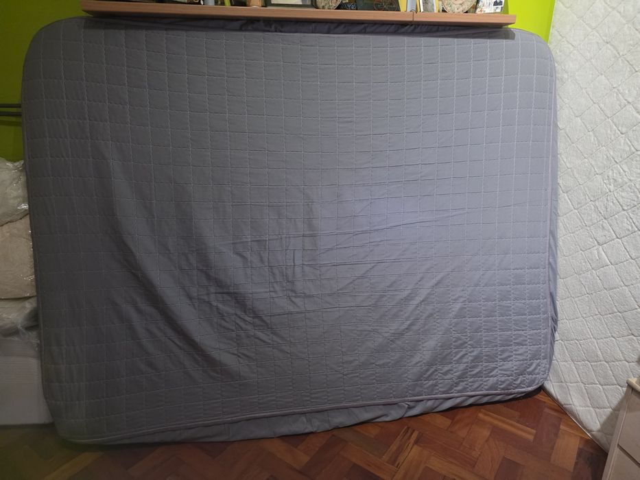 Cama de casal em ferro