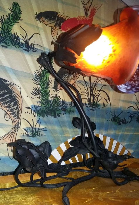 Bonito Candieiro Tulipa Arte de France, Armação esculpida em Ferro