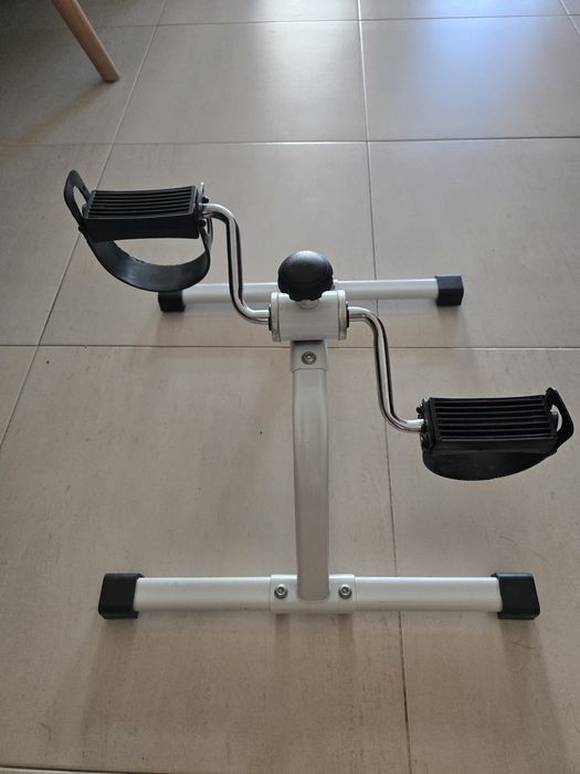 Pedaleira de reabilitação física para mãos e pés