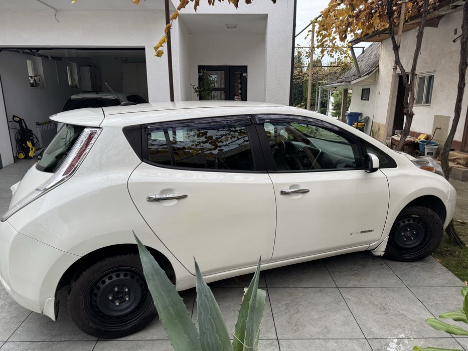 Довгострокова оренда NISSAN LEAF електрокар