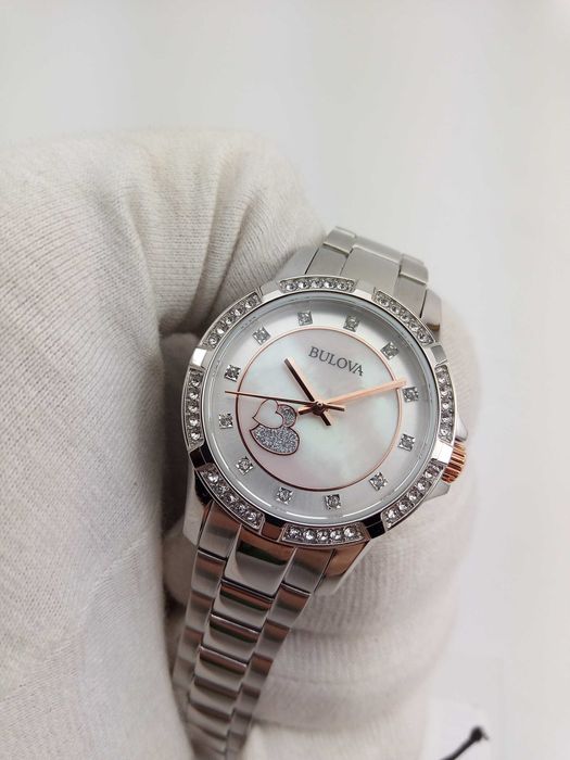 Женские часы Swarovski Bulova 98L232 сердце на перламутре циферблата