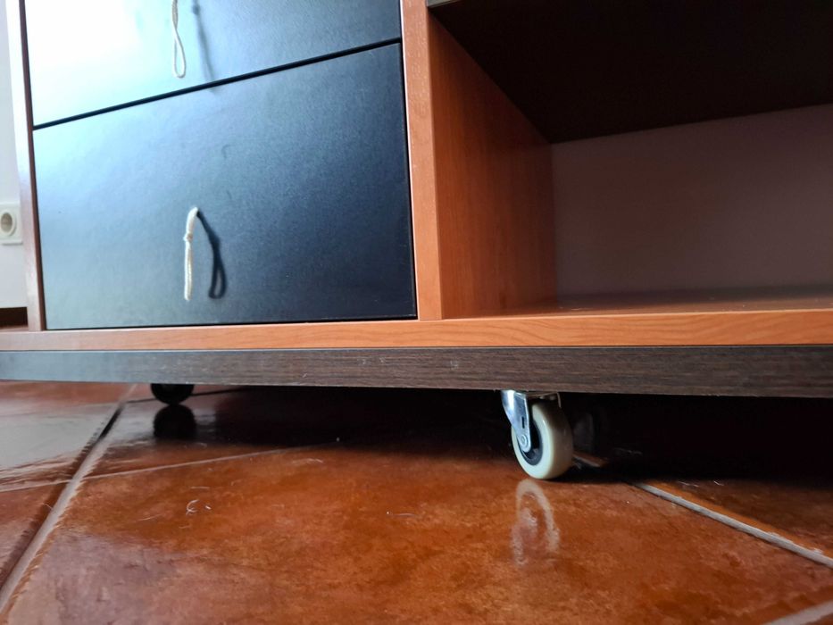 Mesa de centro com rodas