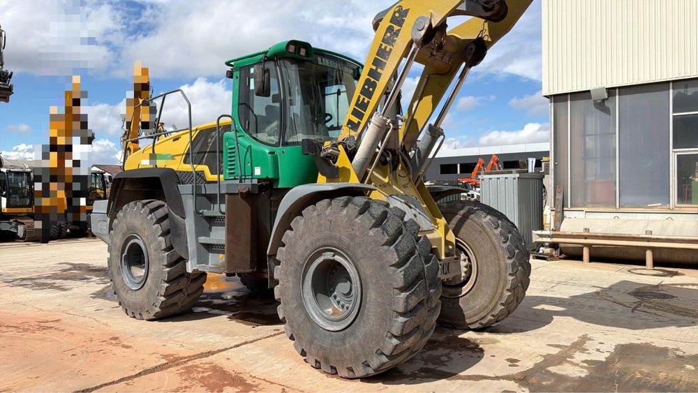 Ładowarka kołowa Liebherr L 566 niski przebieg 2014 r