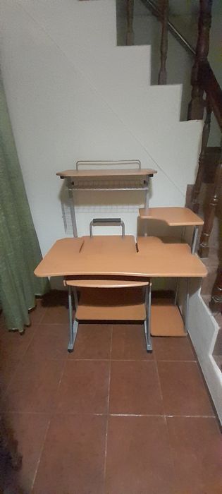 Secretária espaçosa