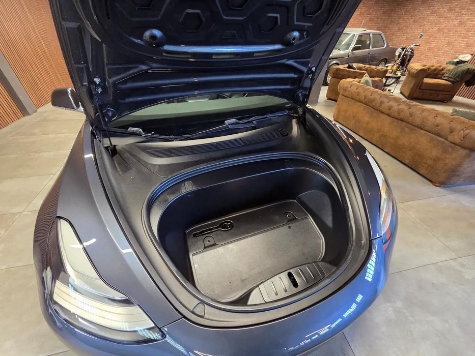 Tesla Model 3 Standard Range Plus RWD foto 3