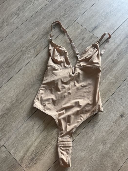Bezowe body modelujace