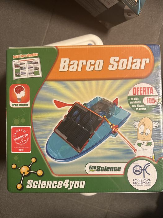 Vendo varios jogos, alguns deles ainda fechados