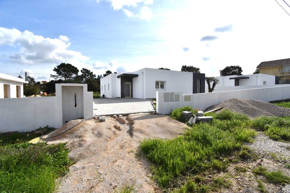 Moradia isolada com pisicna